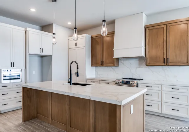 Photo 4 of Single family home for sale at 22114 Touring Ln, San Antonio, TX 78257 | MLS# 1922102 | Listing updated on 2025-11-22