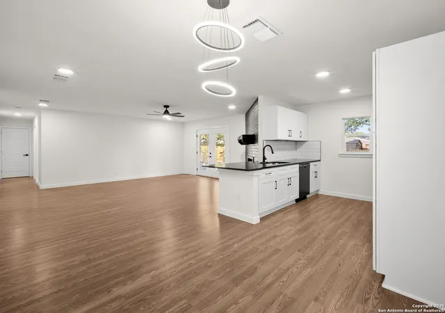 Photo 4 of Single family home for sale at 822 Robinair Dr, San Antonio, TX 78245 | MLS# 1922133 | Listing updated on 2025-12-31