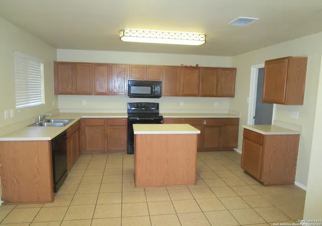 Photo 4 of Sale Pending at 3531 Longhorn Crk, San Antonio, TX 78261 | MLS# 1922223 | Listing updated on 2026-01-13
