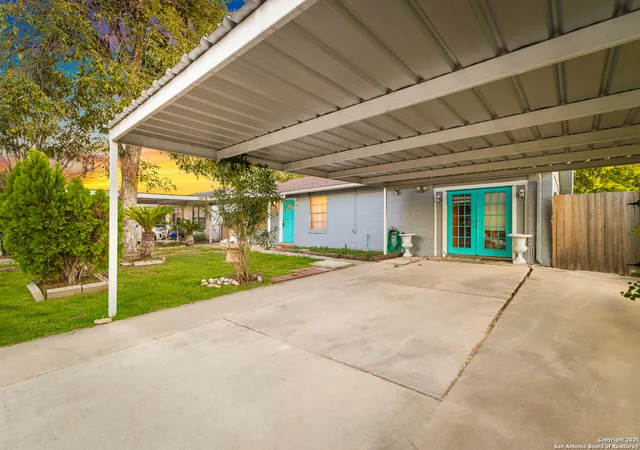 Photo 3 of Single family home for sale at 1934 Duluth Dr, San Antonio, TX 78224 | MLS# 1922234 | Listing updated on 2026-01-30