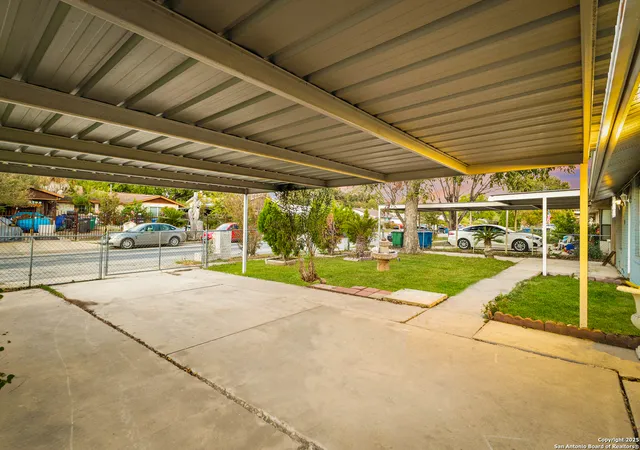 Photo 4 of Single family home for sale at 1934 Duluth Dr, San Antonio, TX 78224 | MLS# 1922234 | Listing updated on 2026-01-30