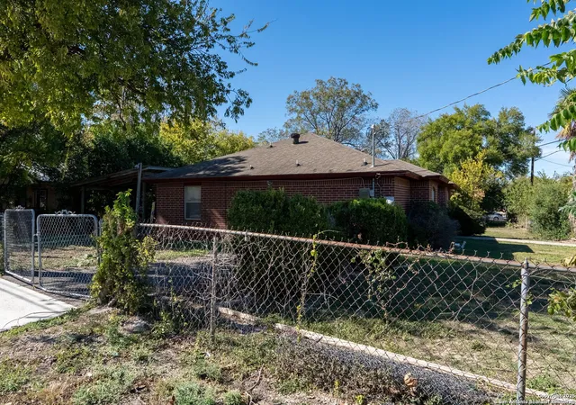 15th image of 135 N Plum Ave, New Braunfels, TX 78130 | MLS# 1922246