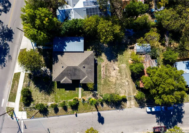 2nd image of 135 N Plum Ave, New Braunfels, TX 78130 | MLS# 1922246
