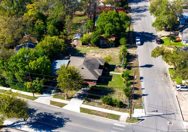3rd image of 135 N Plum Ave, New Braunfels, TX 78130 | MLS# 1922246