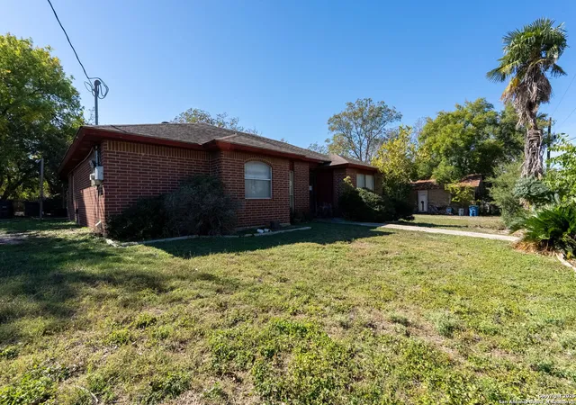 4th image of 135 N Plum Ave, New Braunfels, TX 78130 | MLS# 1922246