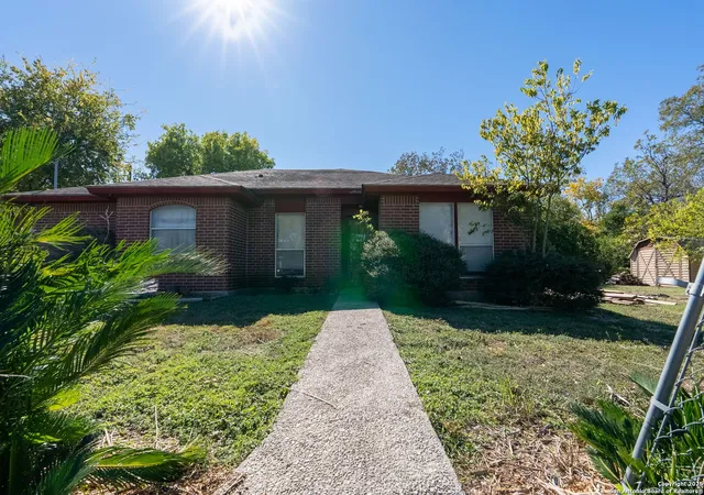 5th image of 135 N Plum Ave, New Braunfels, TX 78130 | MLS# 1922246