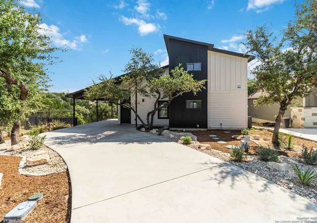 Photo 3 of Sale Pending at 2024 Ronda, Canyon Lake, TX 78133 | MLS# 1922256 | Listing updated on 2026-01-10