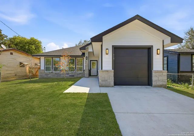 Photo 4 of Sale Pending at 918 Berlin Ave, San Antonio, TX 78211 | MLS# 1922266 | Listing updated on 2025-12-12