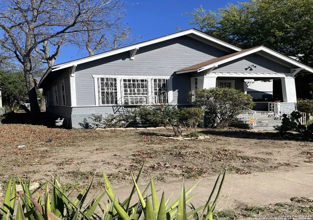 Photo 3 of Sale Pending at 1413 Crockett, San Antonio, TX 78202 | MLS# 1922286 | Listing updated on 2026-01-20
