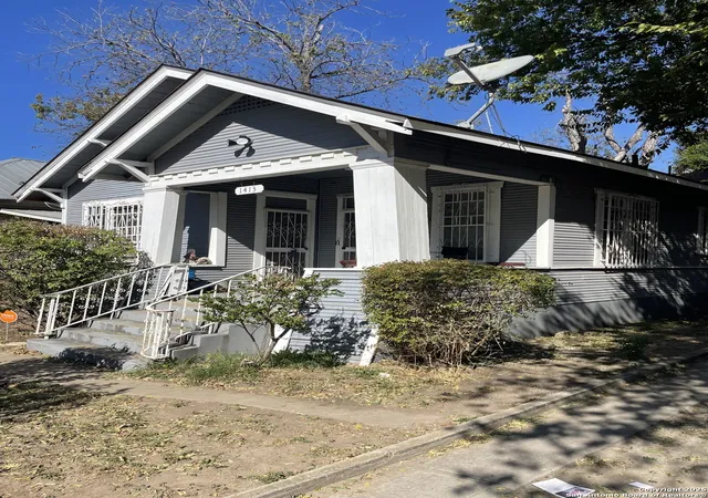 Photo 3 of Sale Pending at 1413 Crockett, San Antonio, TX 78202 | MLS# 1922286 | Listing updated on 2026-01-20