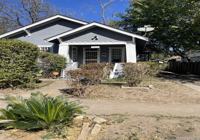 Photo 4 of Sale Pending at 1413 Crockett, San Antonio, TX 78202 | MLS# 1922286 | Listing updated on 2026-01-20