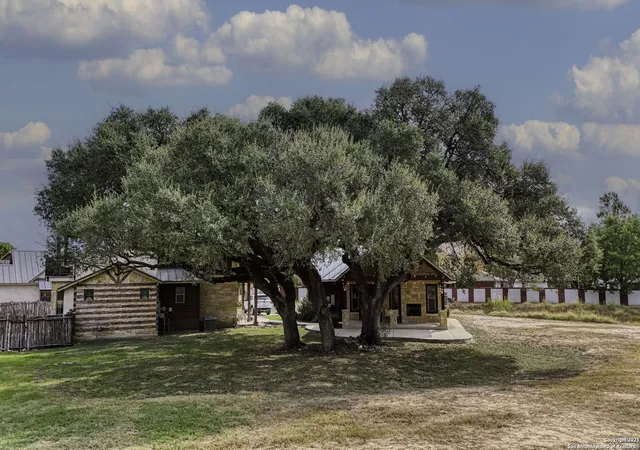 2nd image of 1618 Gruene Vineyard Crossing, New Braunfels, TX 78130 | MLS# 1922294