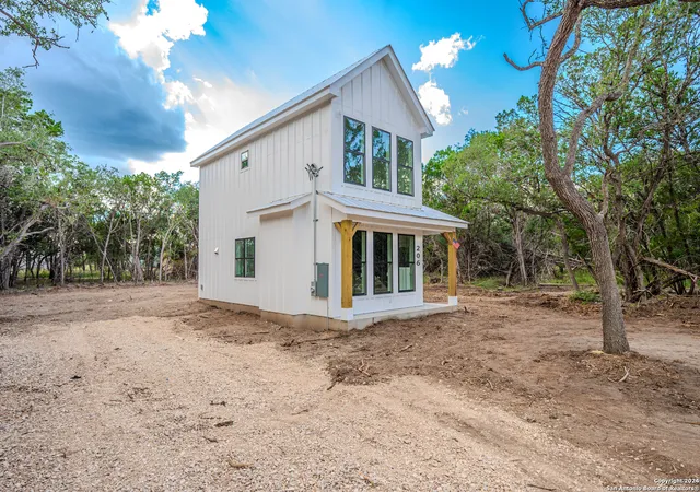 Photo 3 of Single family home for sale at 206 Timberline, Bandera, TX 78003 | MLS# 1922341 | Listing updated on 2026-01-03