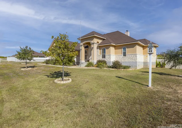 Photo 3 of Sale Pending at 113 Westfield Landing, La Vernia, TX 78121 | MLS# 1922359 | Listing updated on 2026-01-12