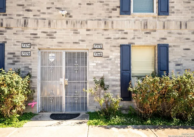 Photo 1 of Sale Pending at 7568 Windsor Oaks, San Antonio, TX 78239 | MLS# 1922401 | Listing updated on 2026-03-16