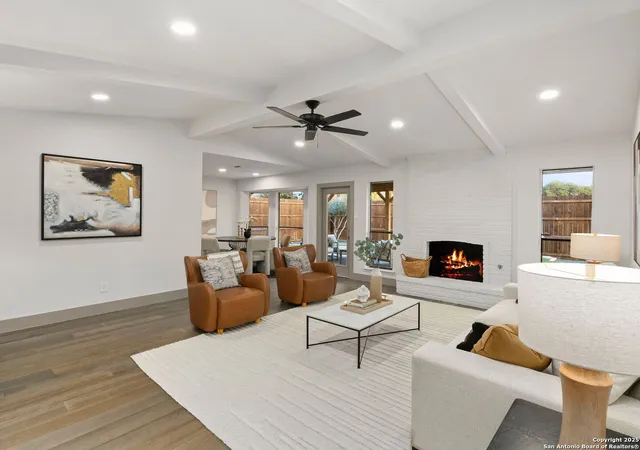 Photo 3 of Single family home for sale at 14 Country Club Circle, New Braunfels, TX 78130 | MLS# 1922440 | Listing updated on 2026-01-26