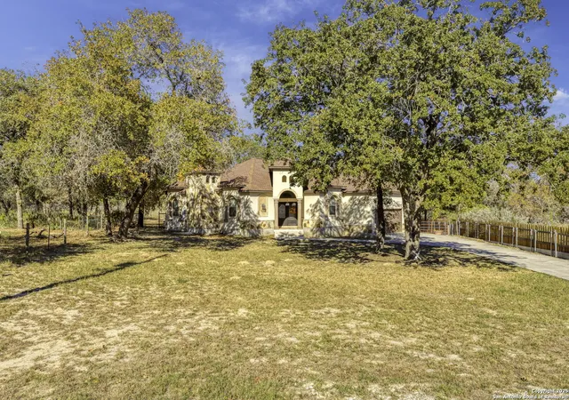 Photo 3 of Sale Pending at 105 Saddle Up Cir, La Vernia, TX 78121 | MLS# 1922498 | Listing updated on 2026-01-22