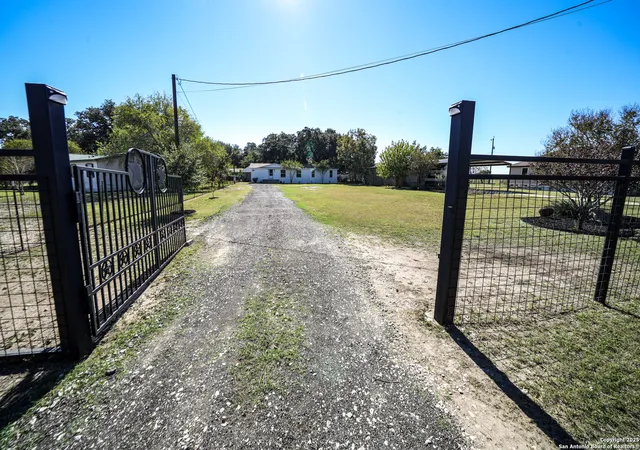 Photo 4 of Sale Pending at 13978 Sherwood Rd, Atascosa, TX 78002 | MLS# 1922586 | Listing updated on 2025-12-23
