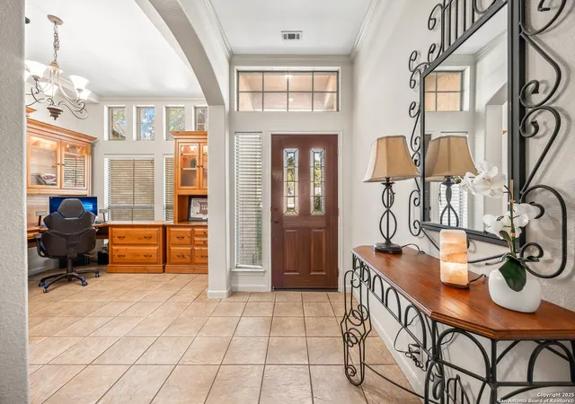 Photo 4 of Sale Pending at 318 Legend Brz, San Antonio, TX 78260 | MLS# 1922597 | Listing updated on 2026-02-27