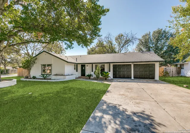 1st image of 112 Roundtree, Schertz, TX 78154 | MLS# 1922734