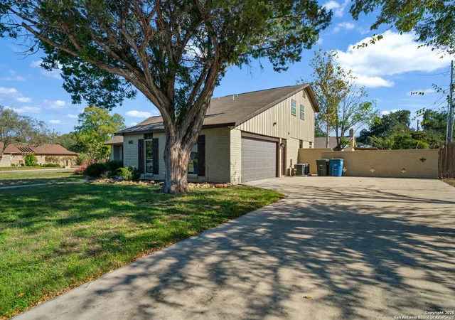 2nd image of 405 W Tanglewood, New Braunfels, TX 78130 | MLS# 1922825