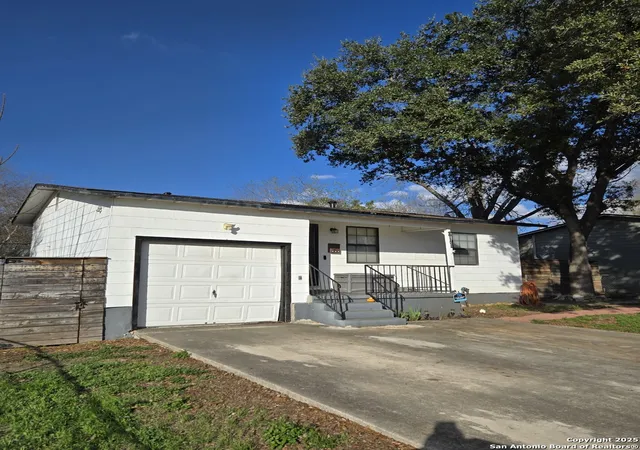 Photo 2 of Sale Pending at 811 Cravens, San Antonio, TX 78223 | MLS# 1922828 | Listing updated on 2026-02-10