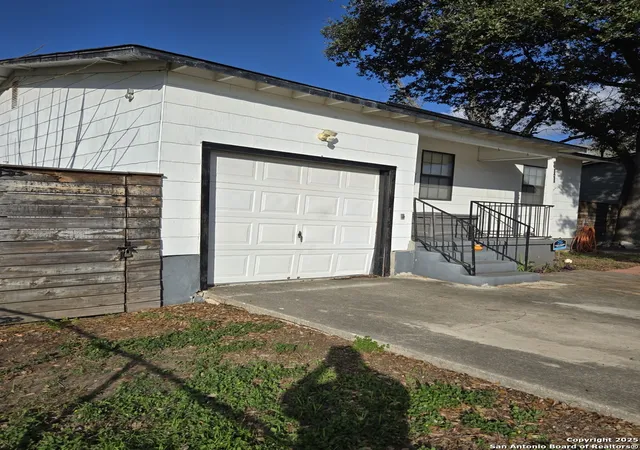 Photo 3 of Sale Pending at 811 Cravens, San Antonio, TX 78223 | MLS# 1922828 | Listing updated on 2026-02-10