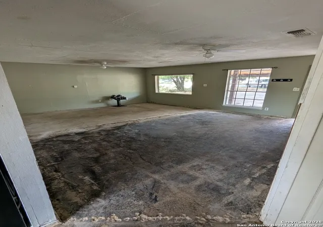 Photo 2 of Sale Pending at 7146 Glen Grv, San Antonio, TX 78239 | MLS# 1922848 | Listing updated on 2025-11-20