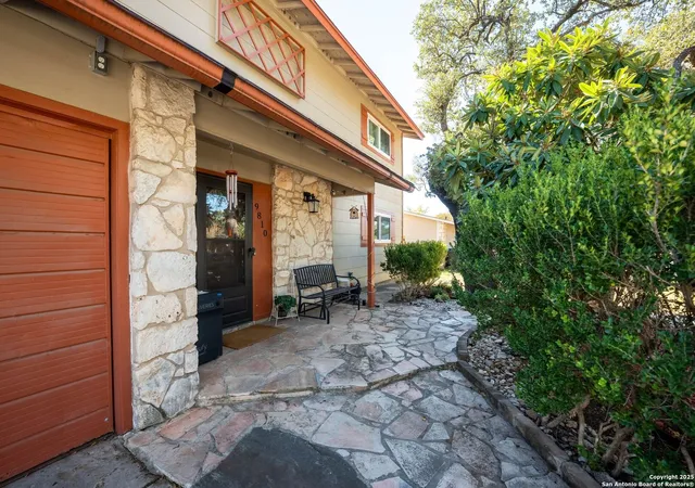 Photo 4 of Sale Pending at 9810 Wahada Ave, San Antonio, TX 78217 | MLS# 1922892 | Listing updated on 2025-12-09