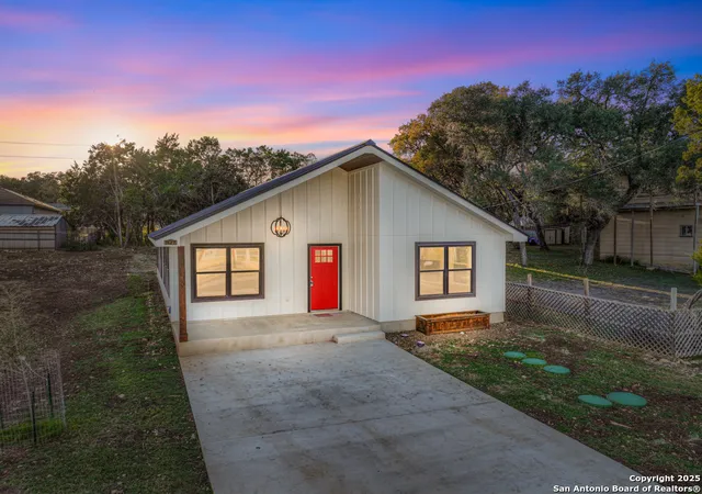 Photo 1 of Single family home for sale at 1127 Greenhill, Canyon Lake, TX 78133 | MLS# 1922896 | Listing updated on 2026-02-15
