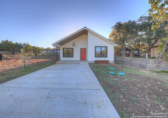 Photo 2 of Single family home for sale at 1127 Greenhill, Canyon Lake, TX 78133 | MLS# 1922896 | Listing updated on 2026-02-15