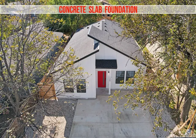 Photo 3 of Single family home for sale at 120 Canadian St, San Antonio, TX 78202 | MLS# 1922903 | Listing updated on 2025-11-25