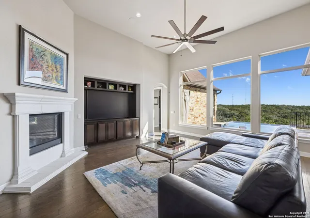 Photo 4 of Sale Pending at 7810 Vanity, San Antonio, TX 78256 | MLS# 1922912 | Listing updated on 2025-12-05
