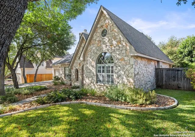 Photo 3 of Sale Pending at 17315 Fountain Blf, San Antonio, TX 78248 | MLS# 1923007 | Listing updated on 2025-11-26