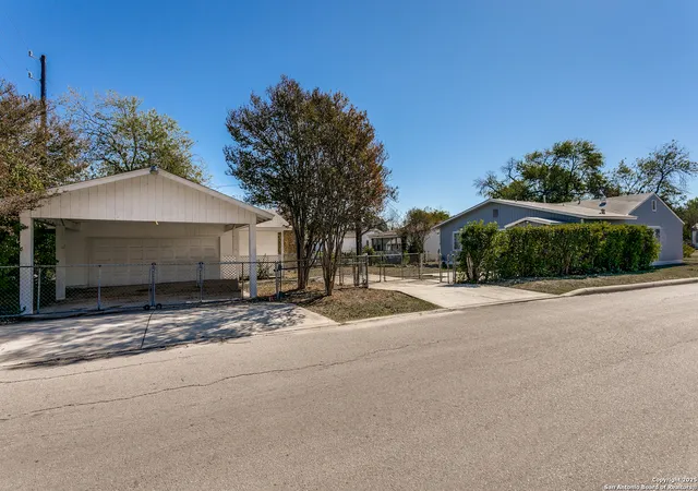 2nd image of 2643 W Craig Pl, San Antonio, TX 78228 | MLS# 1923024