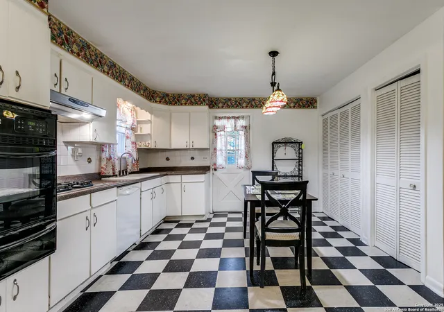 3rd image of 2643 W Craig Pl, San Antonio, TX 78228 | MLS# 1923024
