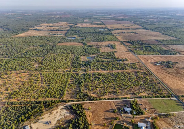 5th image of 1 Cr 331 E, Jourdanton, TX 78026 | MLS# 1923030