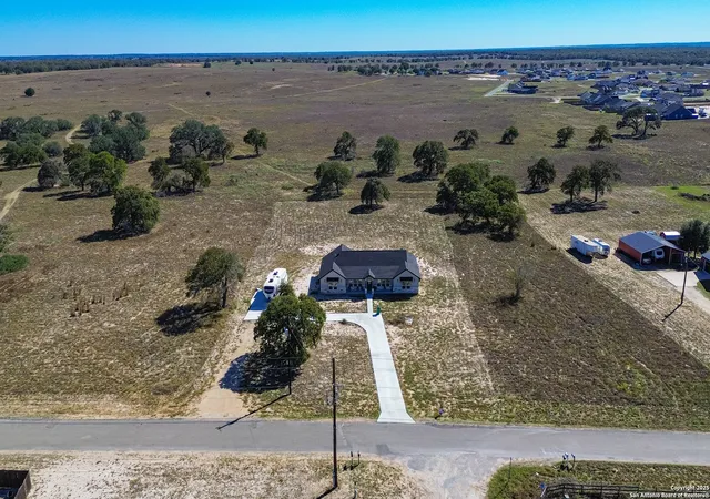 2nd image of 732 Lake Valley, La Vernia, TX 78121 | MLS# 1923090