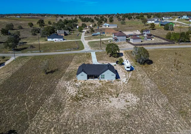 Photo 4 of Sale Pending at 732 Lake Valley, La Vernia, TX 78121 | MLS# 1923090 | Listing updated on 2026-05-15