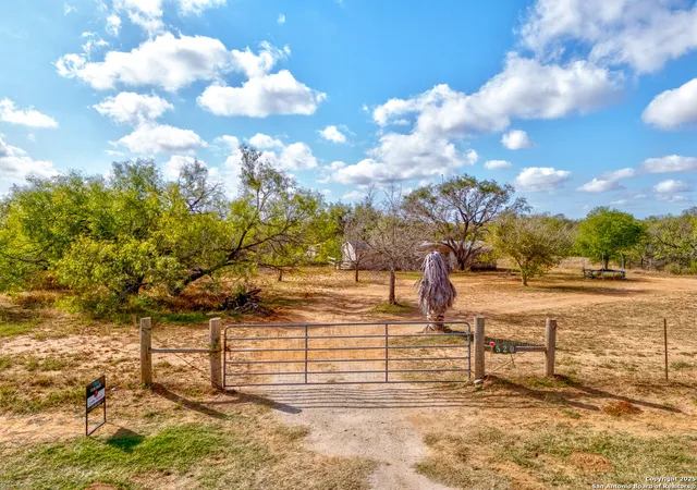 Photo 3 of Sale Pending at 520 Fm 536, Pleasanton, TX 78064 | MLS# 1923102 | Listing updated on 2026-05-12