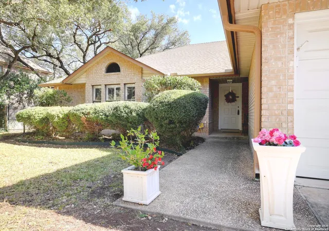Photo 3 of Sale Pending at 2010 Daylight, San Antonio, TX 78230 | MLS# 1923200 | Listing updated on 2025-12-06