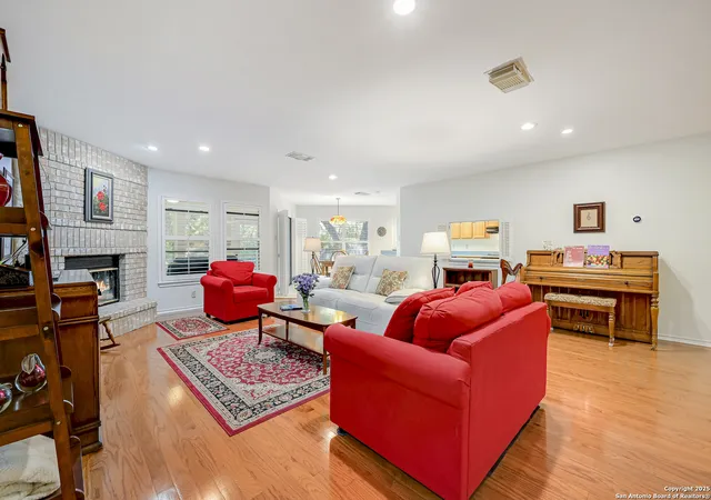 Photo 4 of Sale Pending at 2010 Daylight, San Antonio, TX 78230 | MLS# 1923200 | Listing updated on 2025-12-06