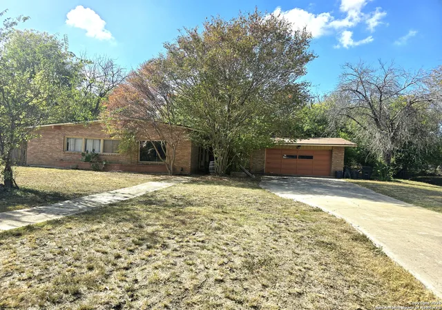 Photo 2 of Sale Pending at 115 Roleto, San Antonio, TX 78213 | MLS# 1923204 | Listing updated on 2025-11-29