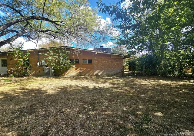 Photo 4 of Sale Pending at 115 Roleto, San Antonio, TX 78213 | MLS# 1923204 | Listing updated on 2025-11-29