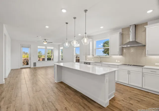 Photo 3 of Single family home for sale at 300 Fiddleneck, Marble Falls, TX 78654 | MLS# 1923211 | Listing updated on 2026-01-09