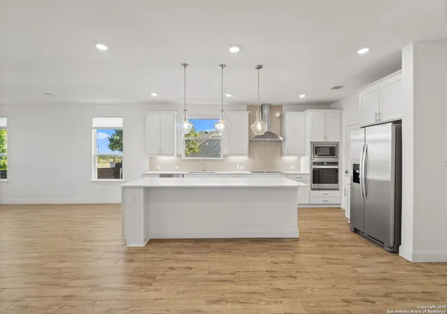 Photo 4 of Single family home for sale at 300 Fiddleneck, Marble Falls, TX 78654 | MLS# 1923211 | Listing updated on 2026-01-09