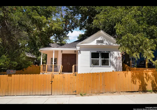 Photo 3 of Single family home for sale at 419 N Monumental, San Antonio, TX 78202 | MLS# 1923229 | Listing updated on 2026-05-31