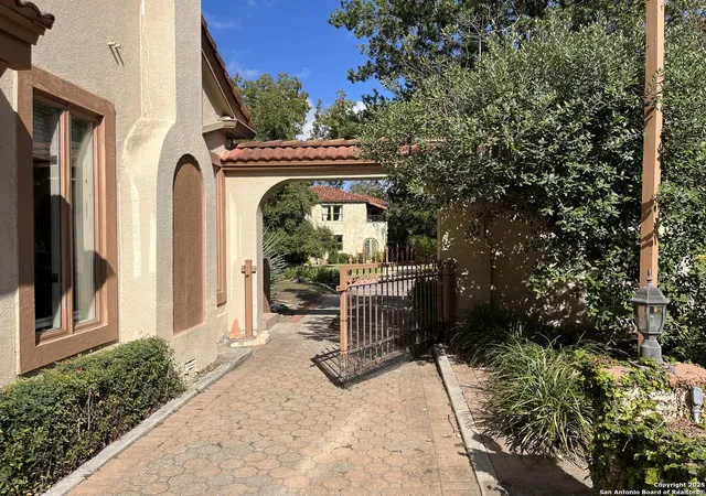 Homes for sale in San Antonio, TX | 122 E Hollywood, San Antonio, TX 78212 | MLS# 1923293