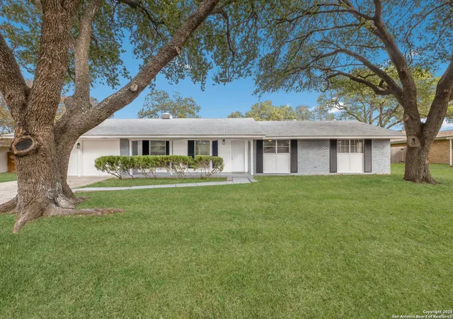2nd image of 413 Cloudmont Dr, Windcrest, TX 78239 | MLS# 1923316