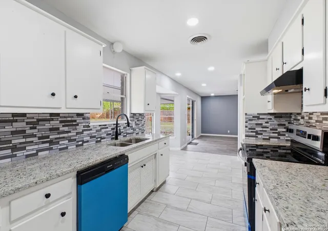 Photo 3 of Single family home for sale at 413 Cloudmont Dr, Windcrest, TX 78239 | MLS# 1923316 | Listing updated on 2026-03-07